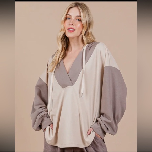 Contrast Oversized Sweatshirt with Hoodie - Picture 4 of 6